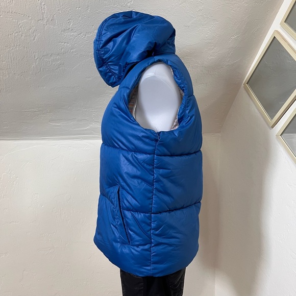 Esprit Hooded Puffer Vest - Picture 4 of 11